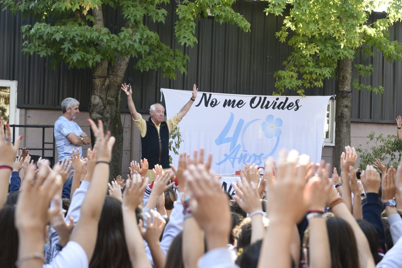 Homenaje a Julio Aro y a Geoffrey Cardozo